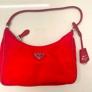 Prada Re-Edition 2005 mini bag LEATHER STRAP